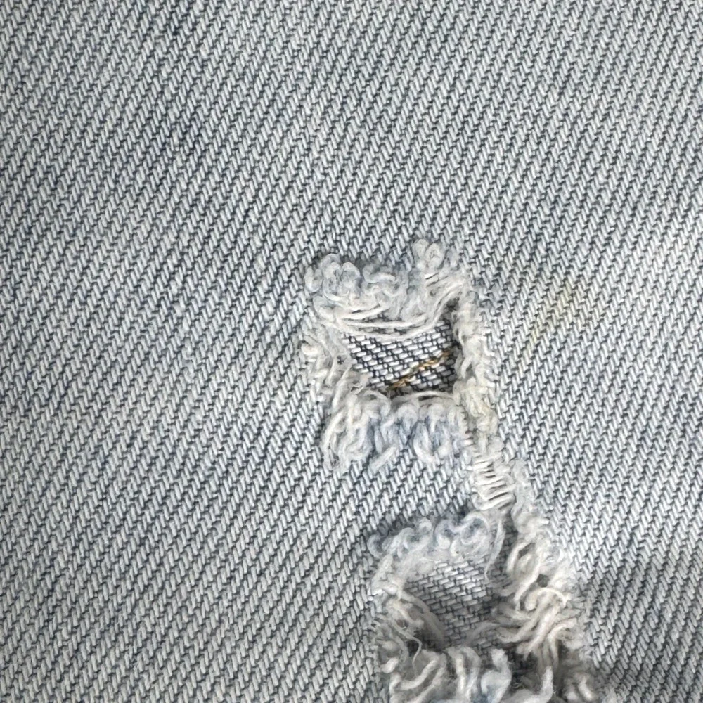 Gap 1969 Sexy Boyfriend Shorts Light Wash Distressed Denim W30 Button Fly